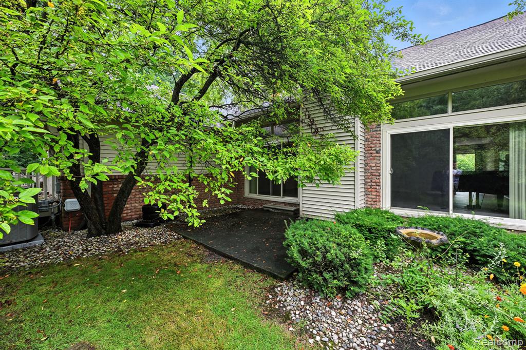 6966 Pebble Park Circle, #79, West Bloomfield, MI — Photo 6