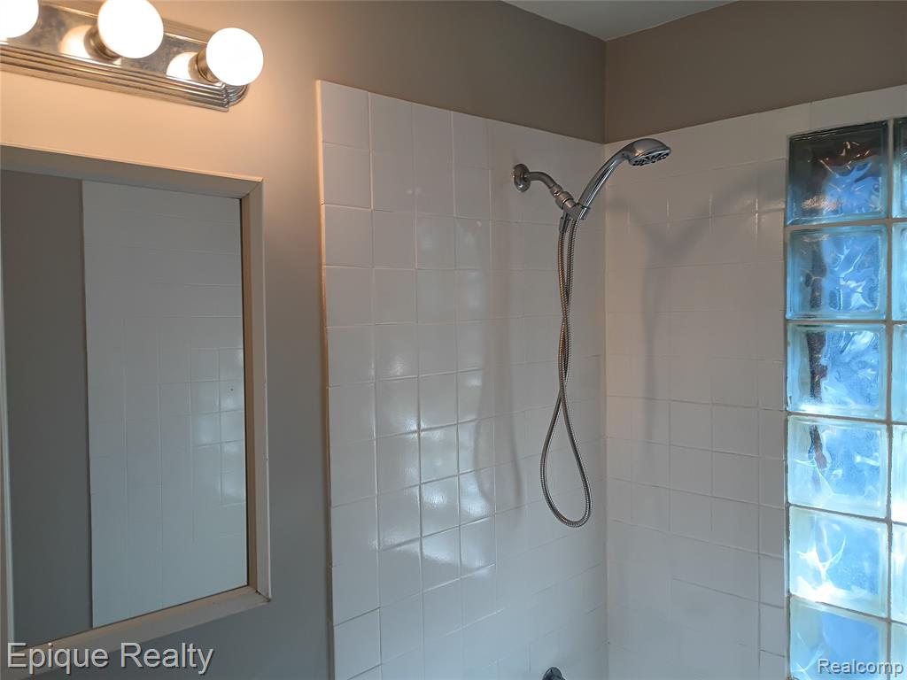 949 Boston Avenue, Waterford, MI 48328 — Photo 16