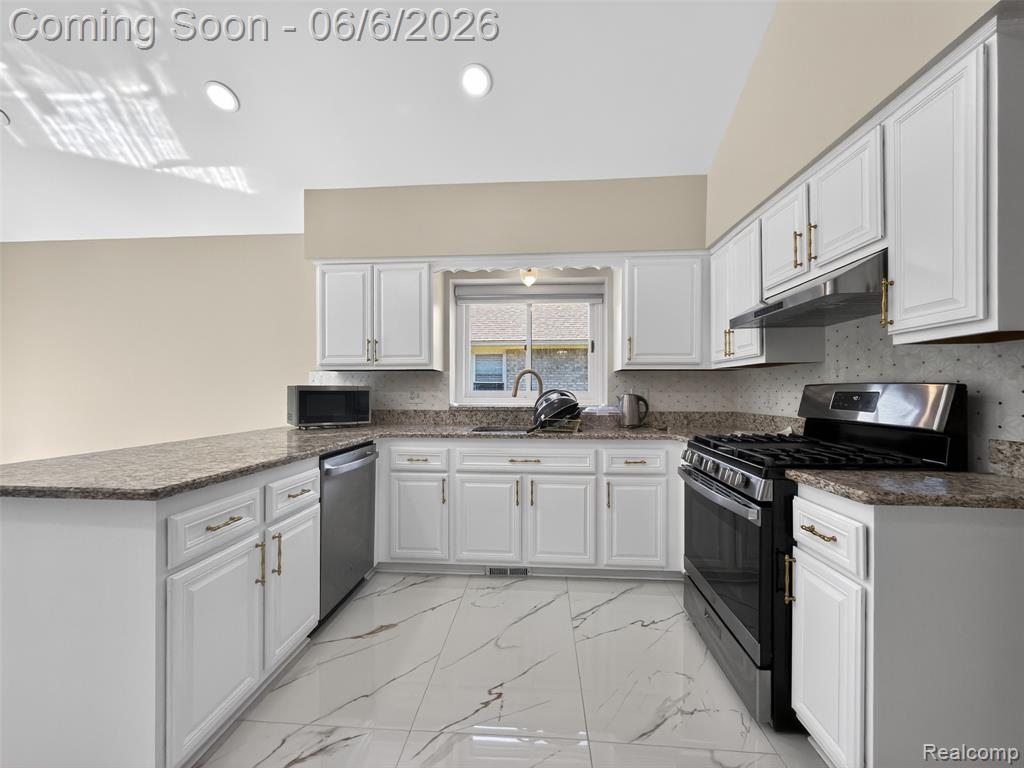 41599 Red Oak Drive, Sterling Heights, MI 48314 — Photo 15