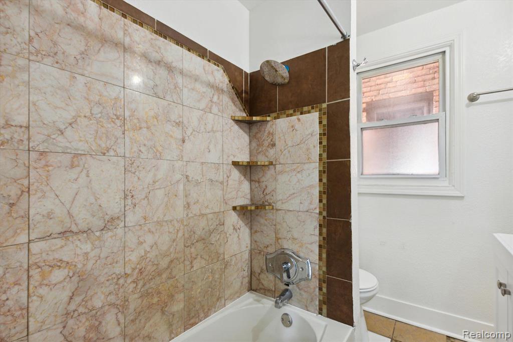 520 ENGLEWOOD Street, Detroit, MI 48202 — Photo 6