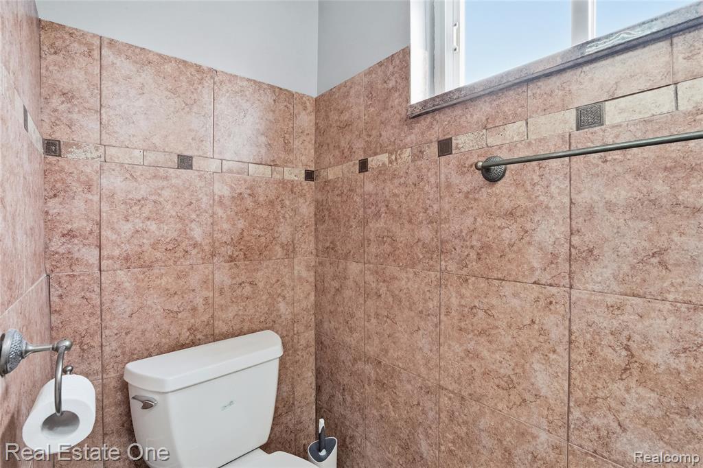 8528 Norborne Avenue, Dearborn Heights, MI 48127 — Photo 22