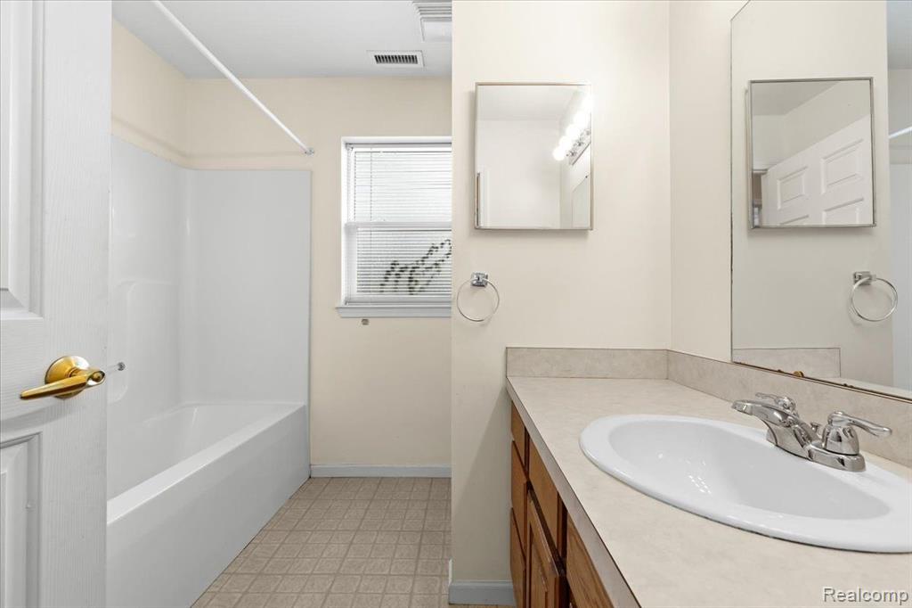 1556 HARVEST Lane, Ypsilanti, MI 48198 — Photo 18