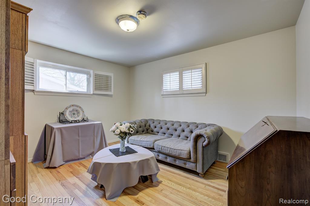 705 BUTTERNUT Avenue, Royal Oak, MI 48073 — Photo 21