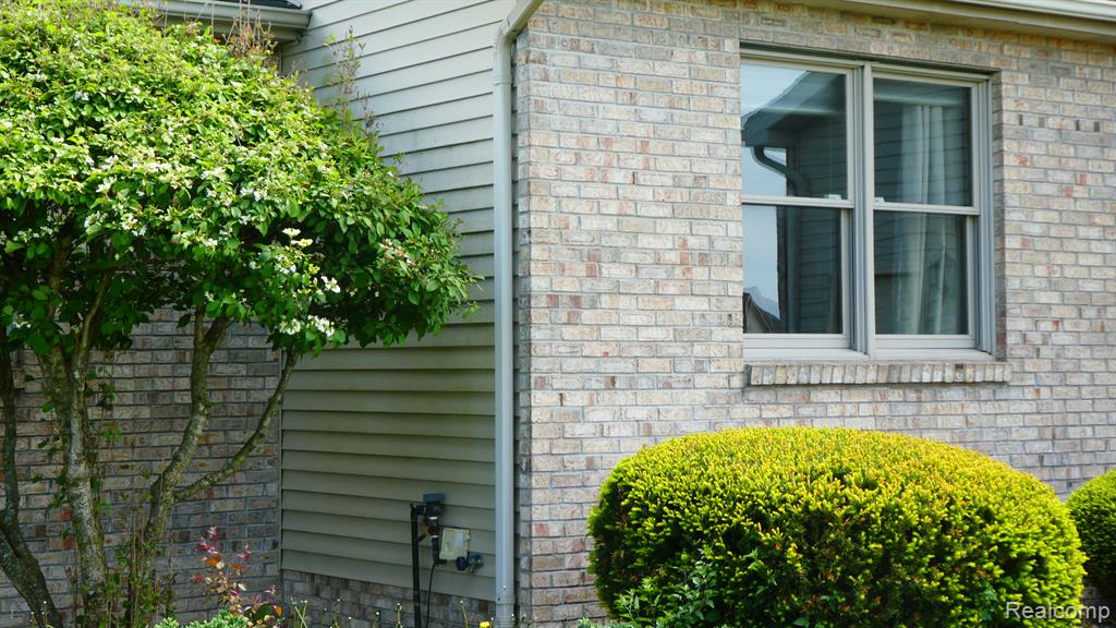 8051 Prestonwood Court, Flushing, MI 48433 — Photo 5