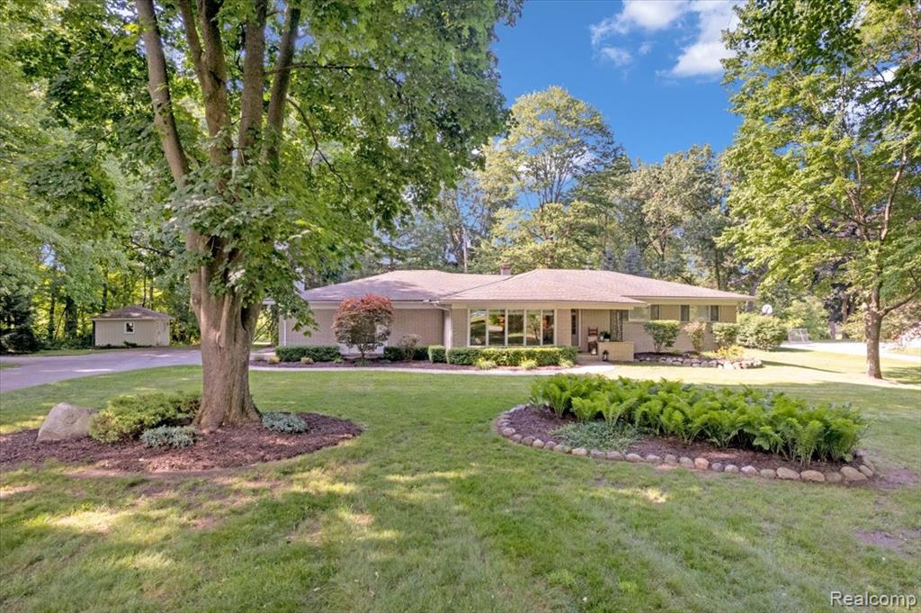 6875 Hubbard Road, Clarkston, MI 48348 — Photo 3