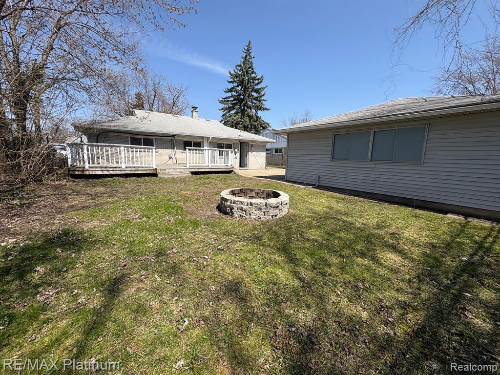 914 E KALAMA Avenue, Madison Heights, MI 48071 — Photo 12