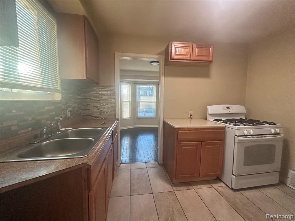 18000 Pinehurst Street, Detroit, MI 48221 — Photo 4