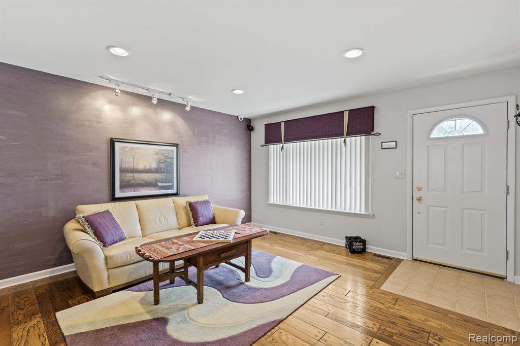 9220 Garden Terrace, Commerce Twp, MI 48382 — Photo 8