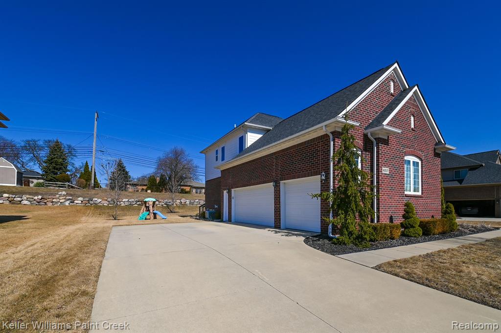 4217 FORSTER Lane, Shelby Twp, MI 48316 — Photo 45