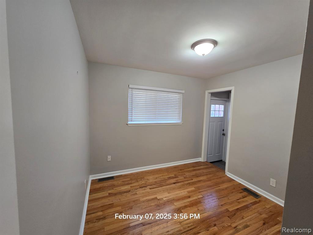 6452 ROCKDALE, Dearborn Heights, MI 48127 — Photo 2