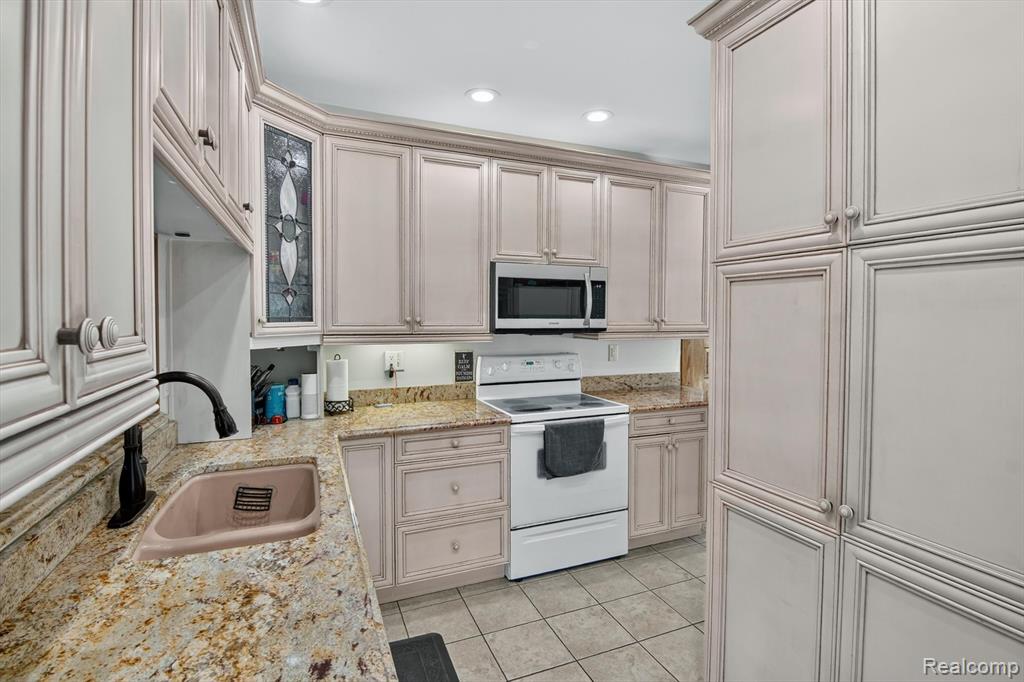 315 E Michigan Avenue, Saline, MI 48176 — Photo 20