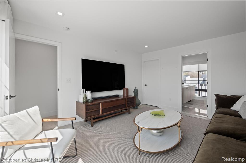 533 E Harrison Avenue, 35, Royal Oak, MI 48067 — Photo 14