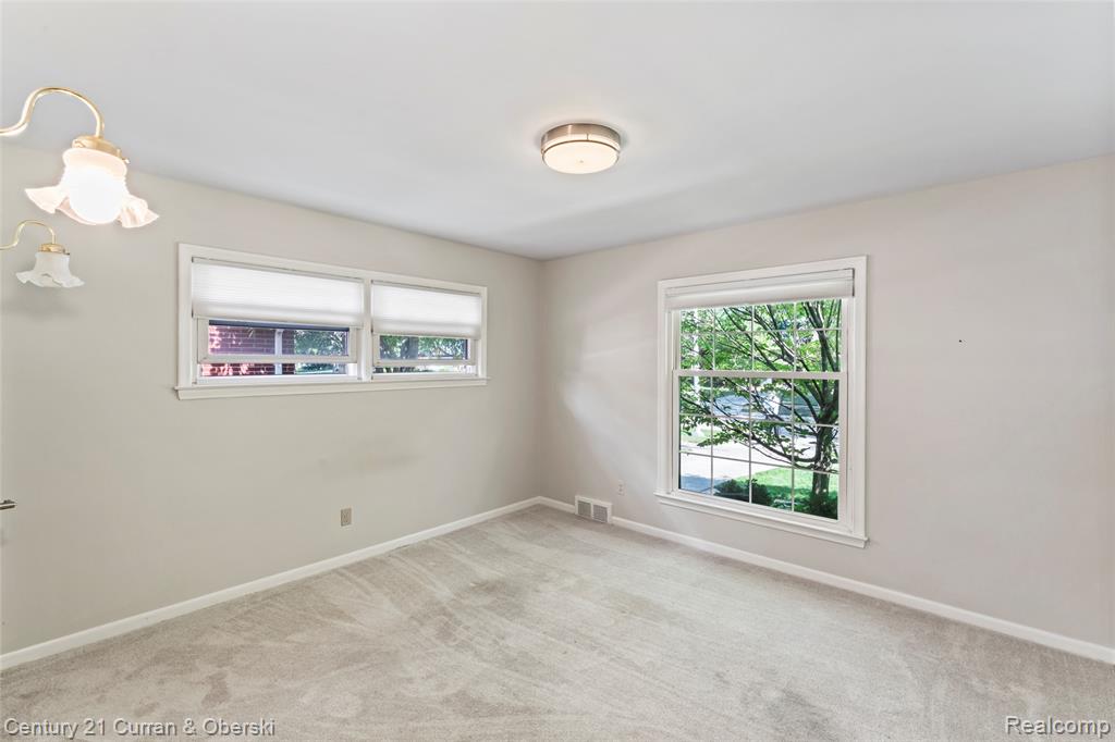 505 Hollywood Avenue, Grosse Pointe Woods, MI 48236 — Photo 15