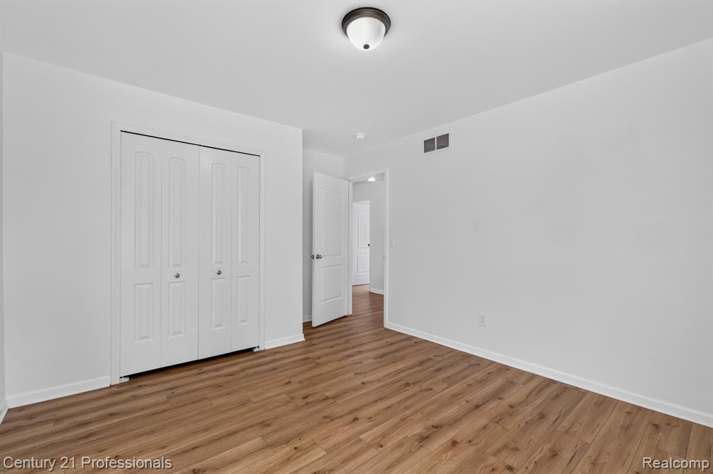 2042 Decker Road, Walled Lake, MI 48390 — Photo 31