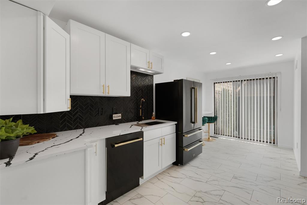 7406 Pebble pt, West Bloomfield, MI — Photo 13
