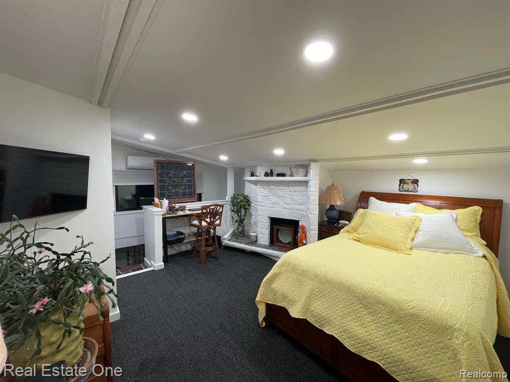 3202 Pridham Street, Keego Harbor, MI 48320 — Photo 14