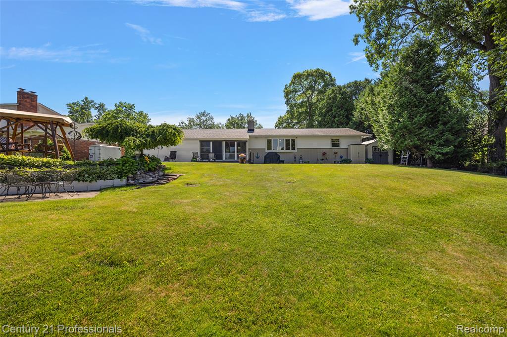 9311 Whipple Shores Drive, Clarkston, MI 48348 — Photo 25