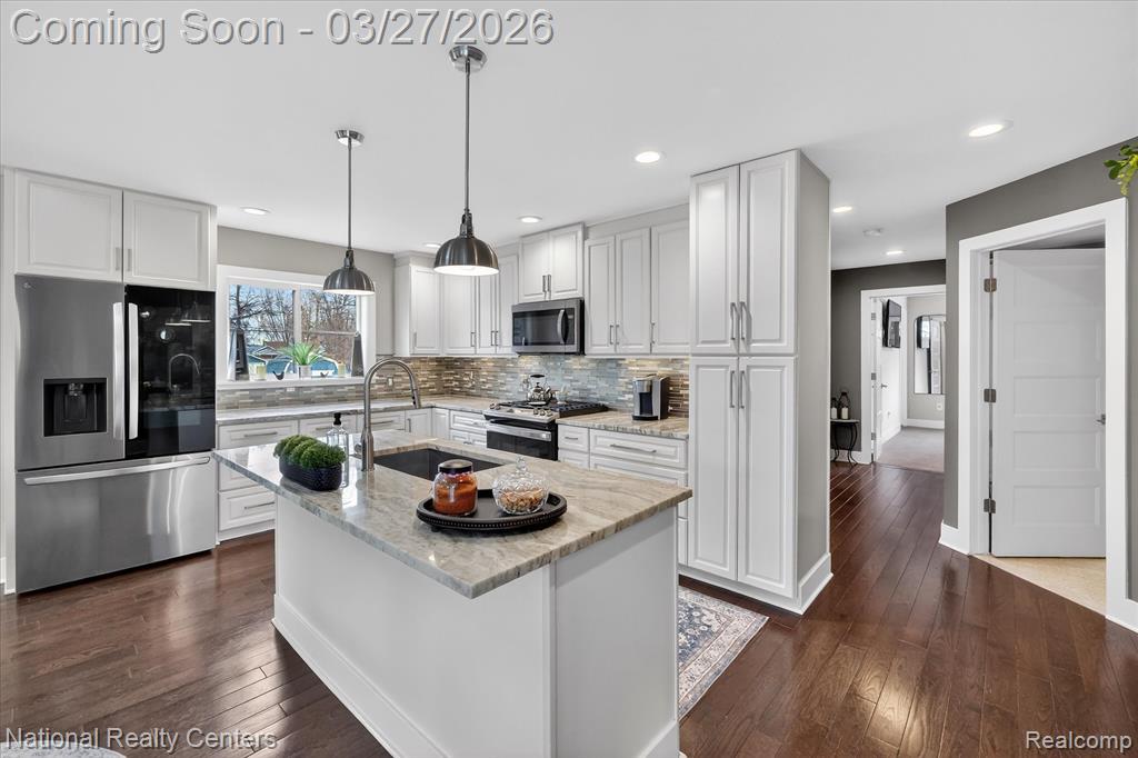 946 Dunreath Street, Wolverine Lake, MI 48390 — Photo 12