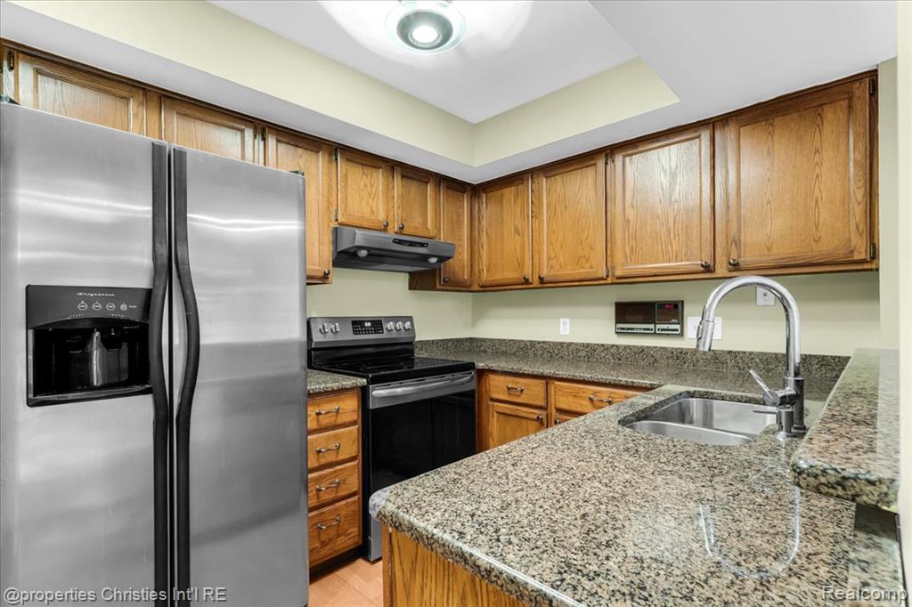 6651 Hearthside Court, West Bloomfield, MI — Photo 8
