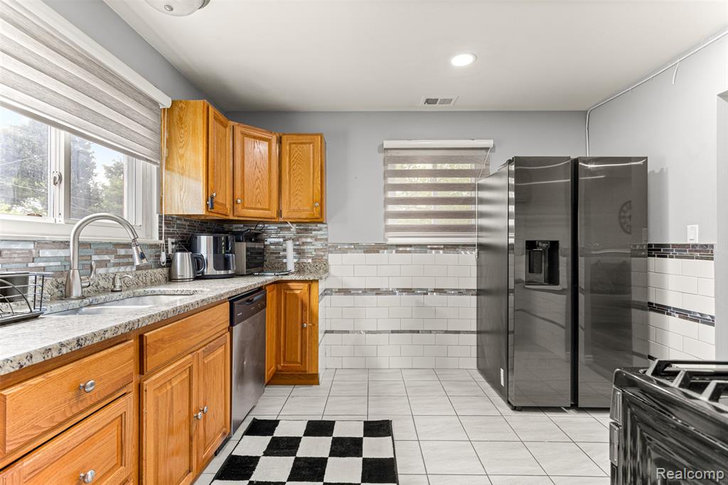 8039 Nightingale Street, Dearborn Heights, MI 48127 — Photo 11