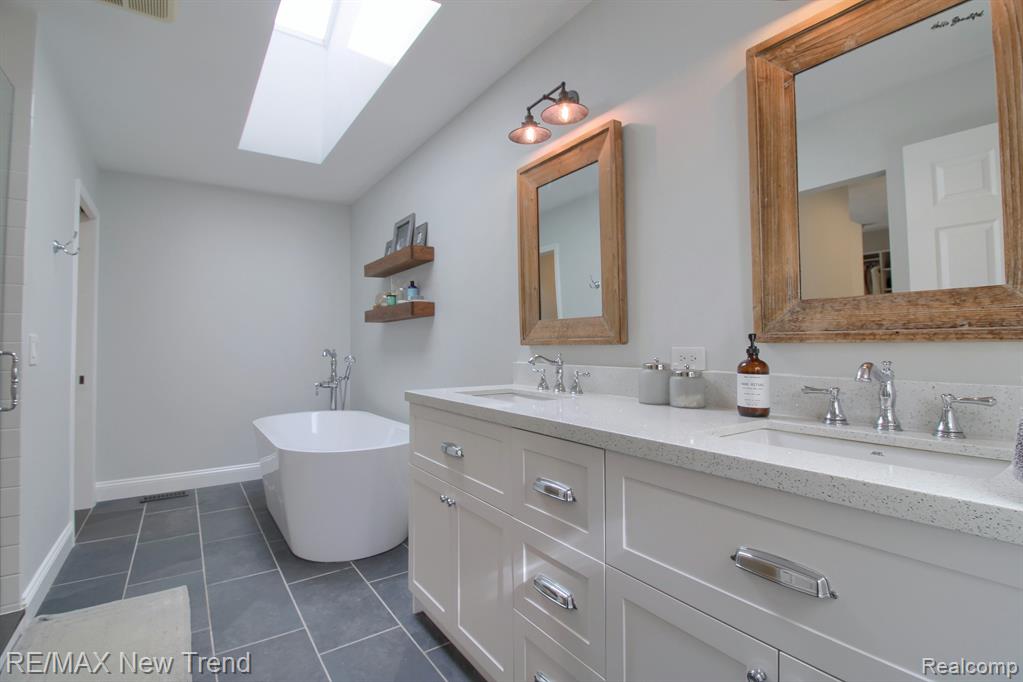 9457 DALEVIEW Drive, South Lyon, MI 48178 — Photo 21