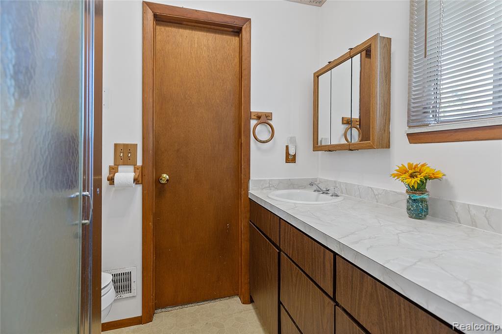 4440 Oakvista Avenue, Clarkston, MI — Photo 14
