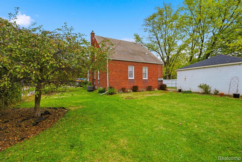 804 E Lincoln Avenue, Madison Heights, MI 48071 — Photo 29