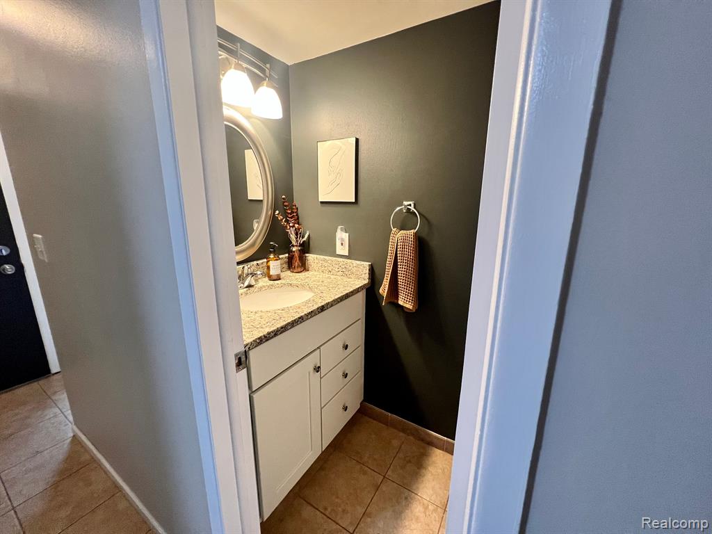 1623 WIMBLEDON Drive, 16, Walled Lake, MI 48390 — Photo 9