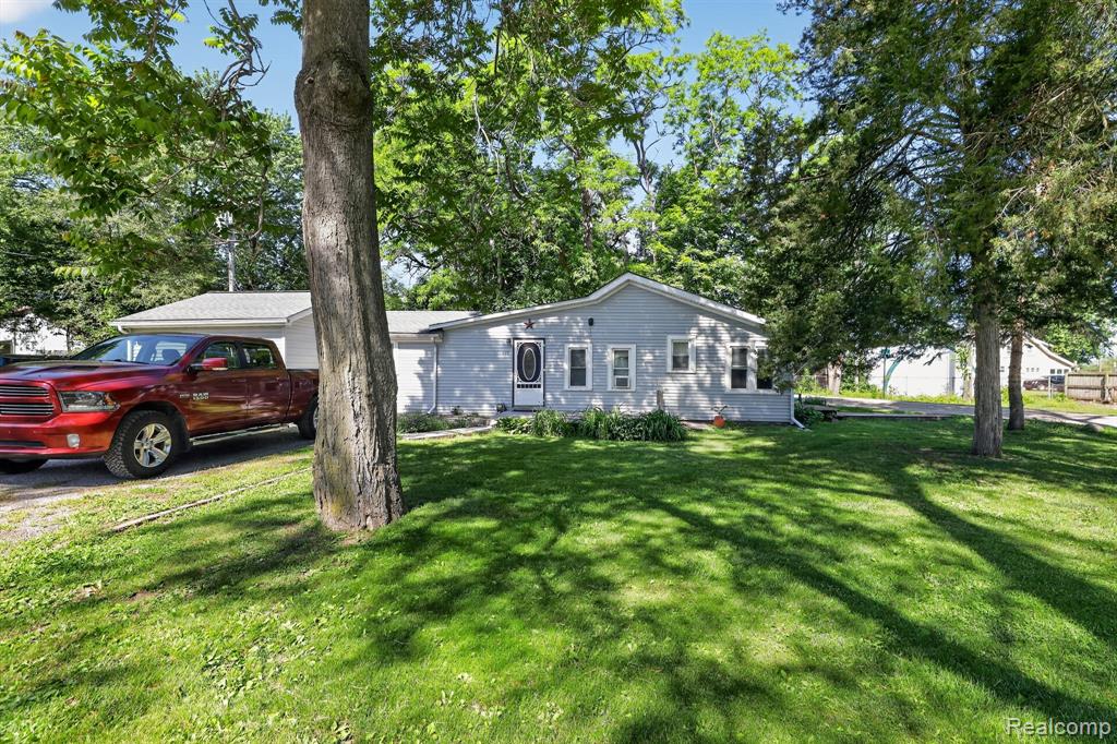 128 Front Drive, Whitmore Lake, MI 48189