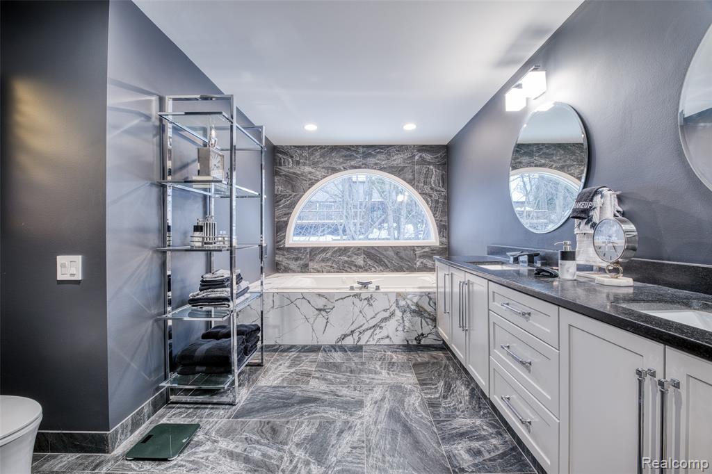 5292 Pond Bluff Drive, West Bloomfield, MI 48323 — Photo 58