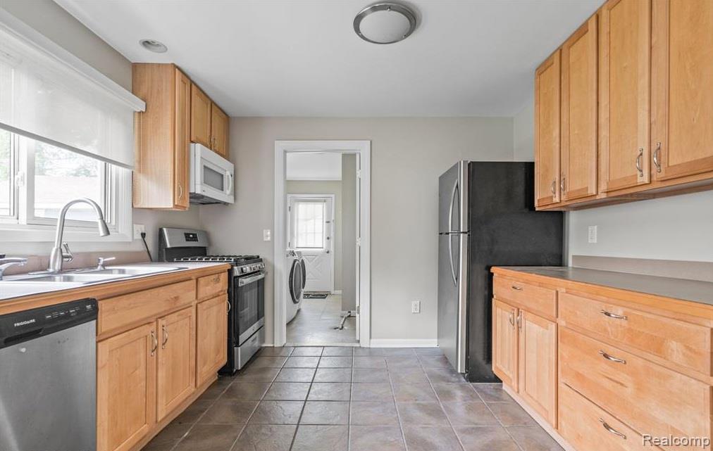 6368 Hermana Road, West Bloomfield, MI 48324 — Photo 8