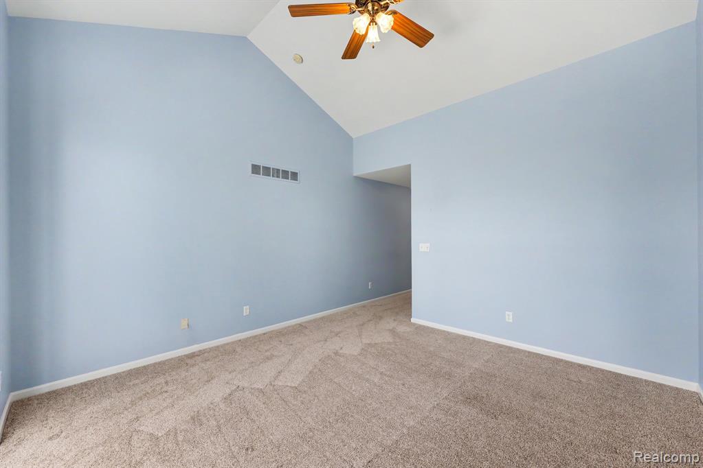 6670 Lexington Avenue S, Shelby Twp, MI 48317 — Photo 17