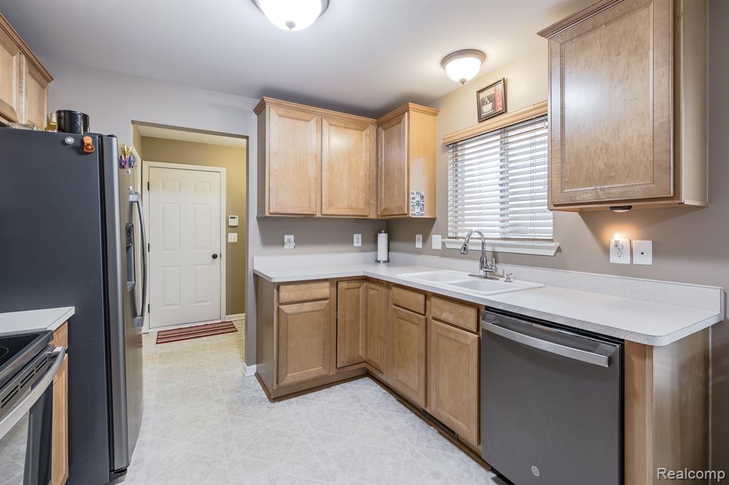 8213 Sequoia Lane, White Lake, MI — Photo 15