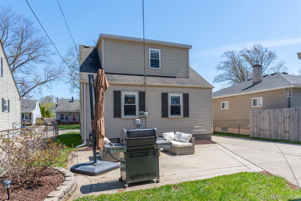 405 N MINERVA Avenue, Royal Oak, MI 48067 — Photo 38