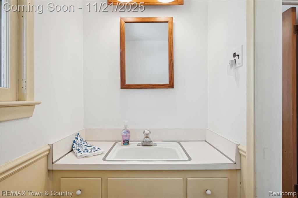 5593 Woodwind Drive, Bloomfield Hills, MI 48301 — Photo 28