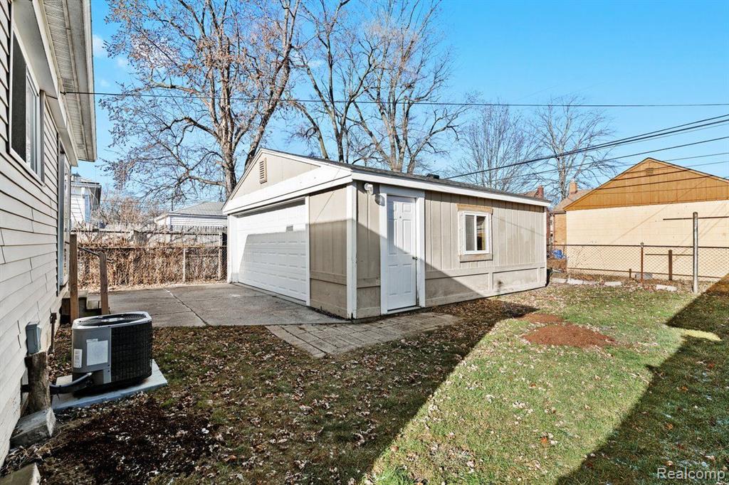 8241 KALTZ, Center Line, MI 48015 — Photo 7