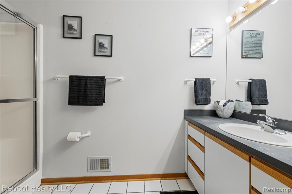 5322 Clintonville Road, Clarkston, MI — Photo 17