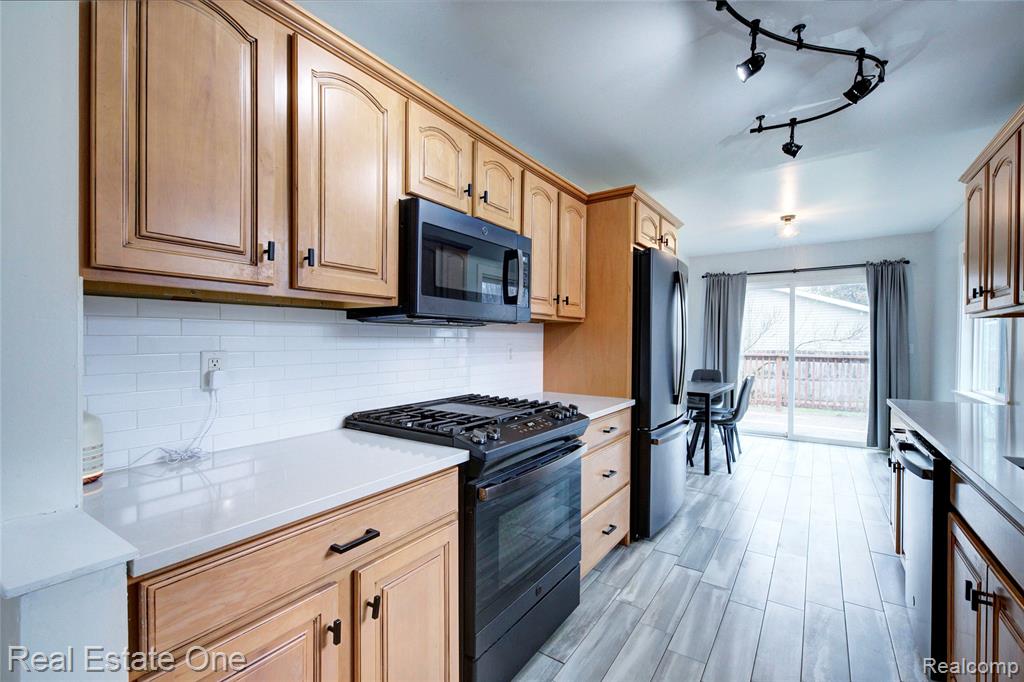 2293 Nichols Avenue, Grand Blanc, MI 48507 — Photo 5