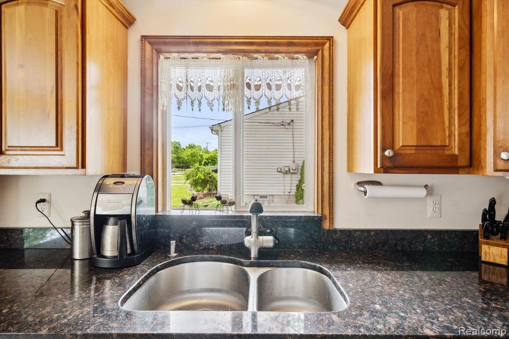 6091 COTTER Avenue, Sterling Heights, MI 48314 — Photo 17