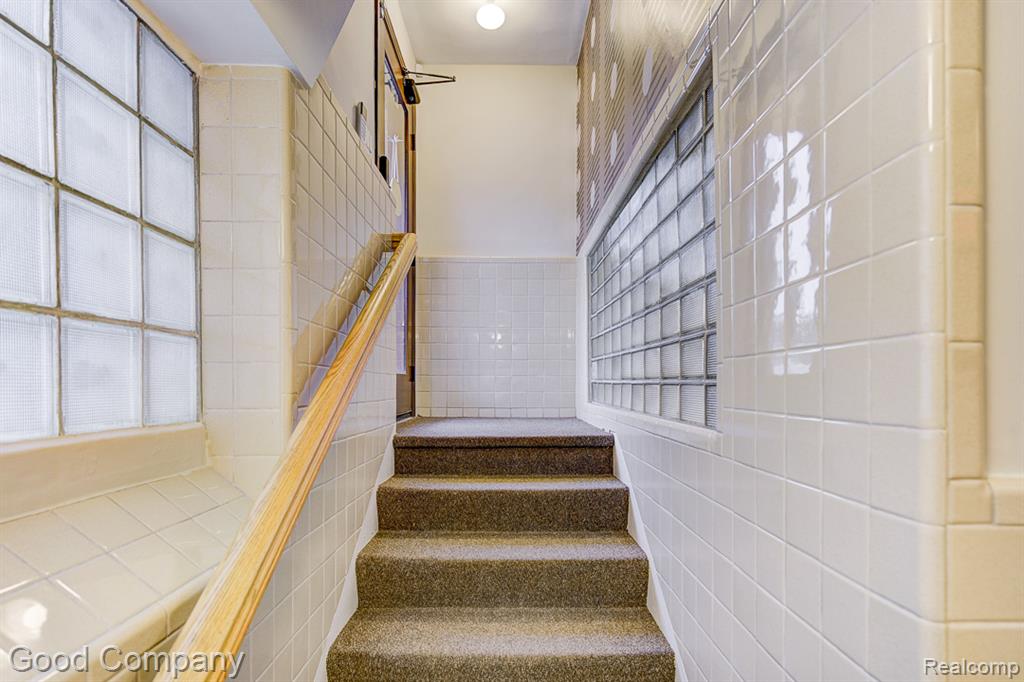 8750 W 9 Mile Road, Oak Park, MI 48237 — Photo 32