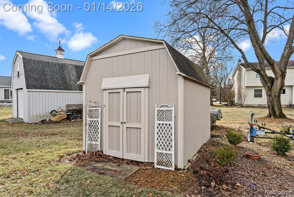 8098 Dover Drive, Grand Blanc, MI 48439 — Photo 52