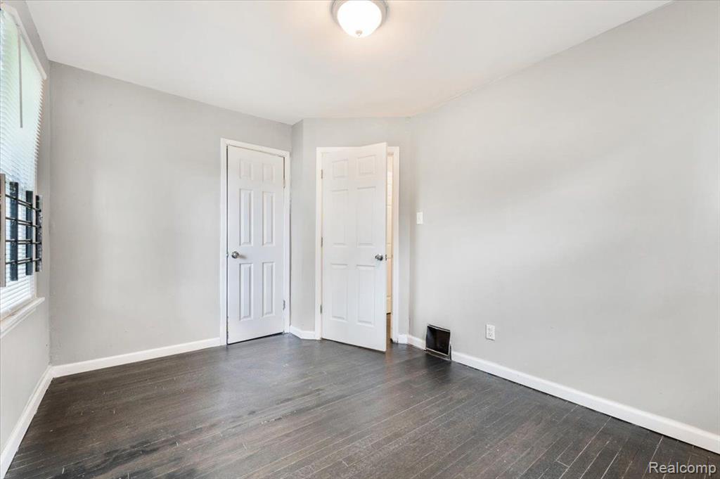 9108 CLOVERLAWN Street, Detroit, MI 48204 — Photo 13