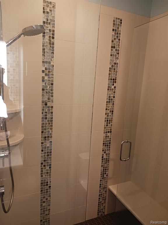 644 MILL POINTE Drive, Milford, MI 48381 — Photo 21