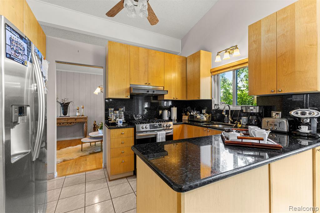 5589 Pembury, West Bloomfield, MI — Photo 22