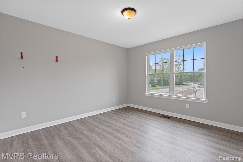 5325 SHOREWOOD Drive, Fort Gratiot, MI 48059 — Photo 40