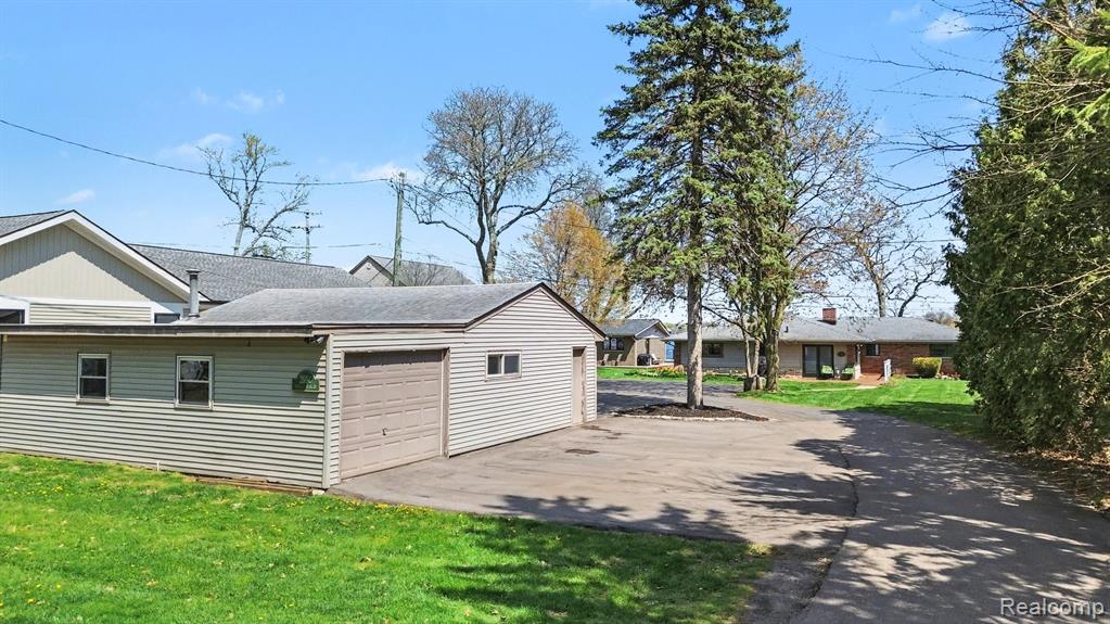 2596 N Williams Lake Road, Waterford, MI 48327 — Photo 31