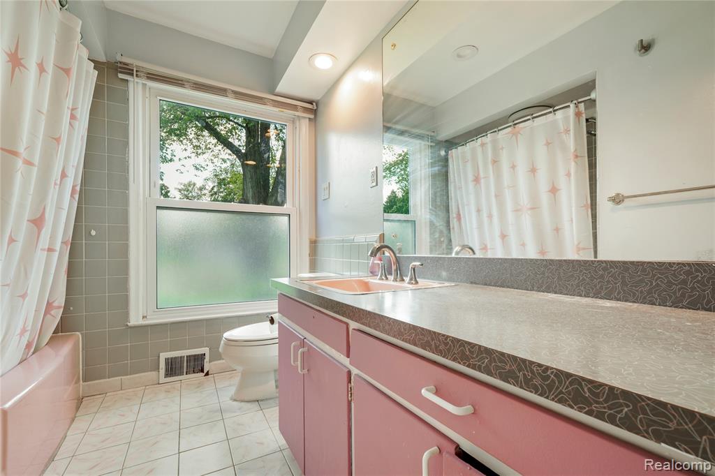 6843 E Dartmoor Road, West Bloomfield, MI — Photo 19