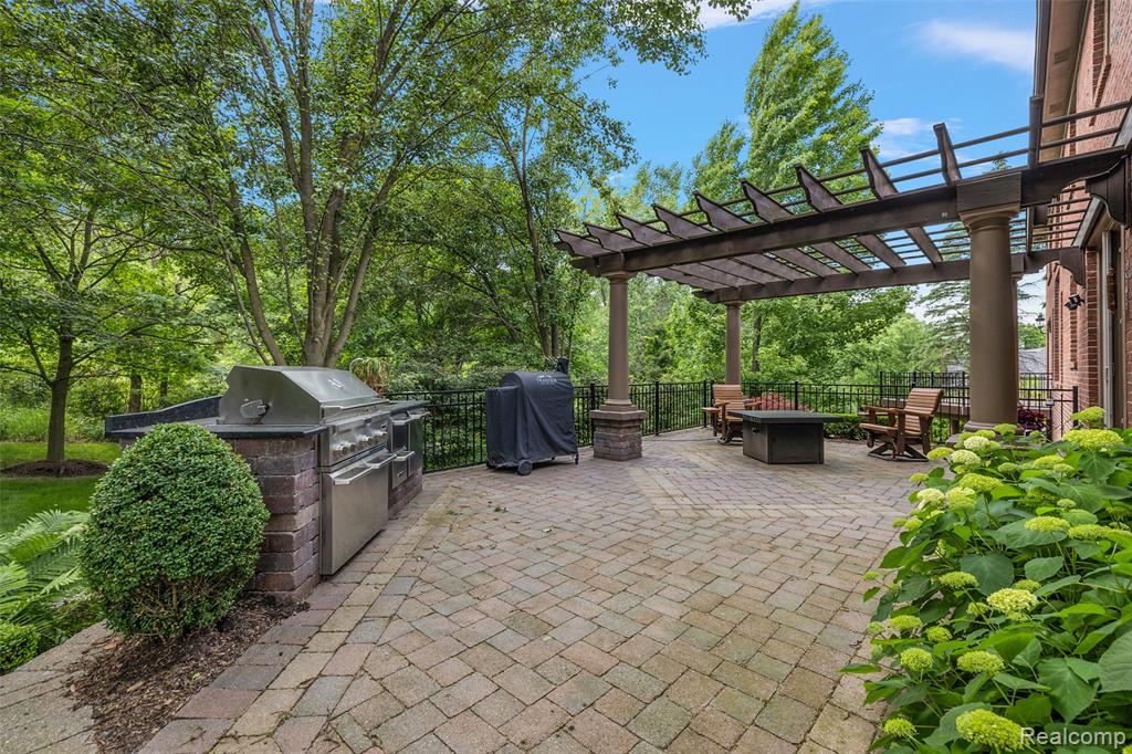 4688 Fawn Hill Court, Rochester, MI 48306 — Photo 13