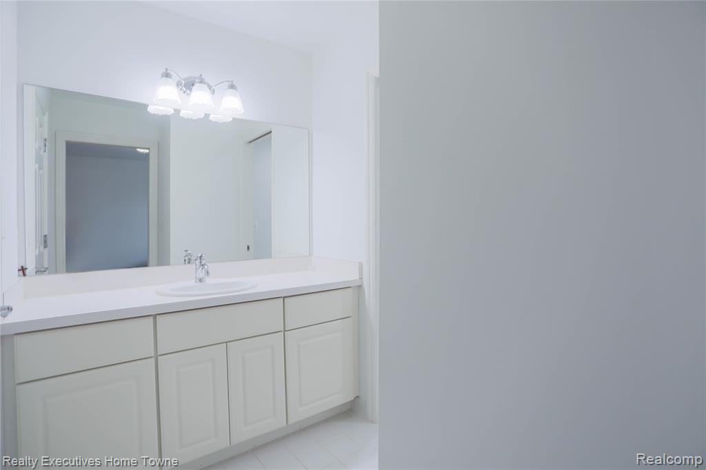 47909 Milonas Drive, Utica, MI 48315 — Photo 59