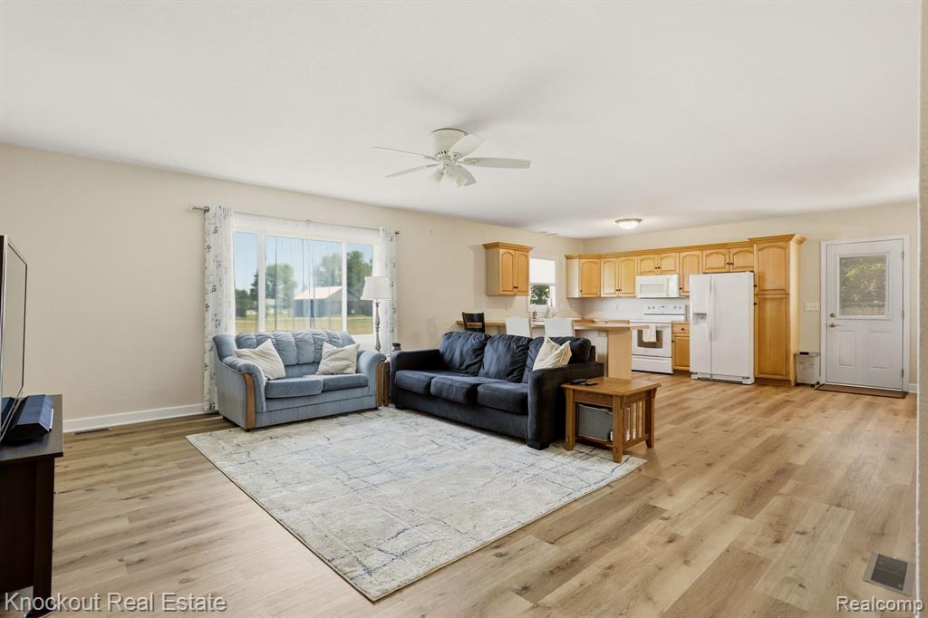 9941 Lange Road, Birch Run, MI 48415 — Photo 8